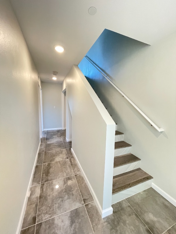 Building Photo - 900 W Graham Ave