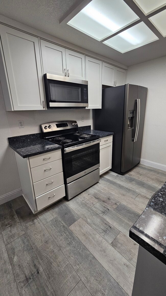 Foto del edificio - 468 Cherry Ln