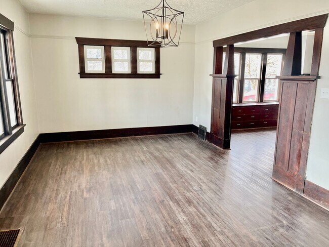 Building Photo - New on the Market!