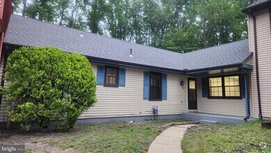 Building Photo - 4 Meadowside Ct