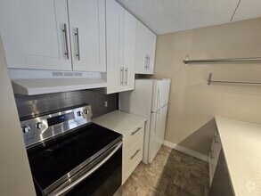 Building Photo - 77 Edmonton St