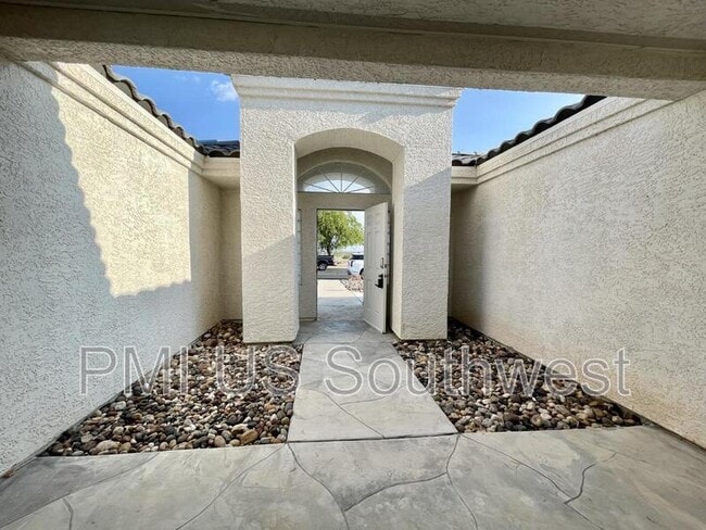 Building Photo - 6309 Vista Laguna Dr