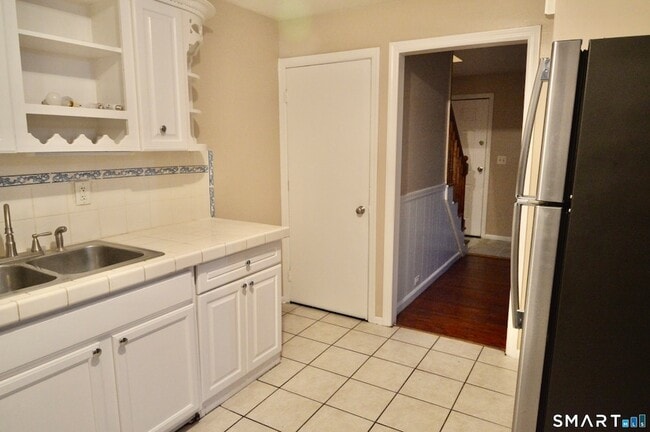 Foto del edificio - 136 Forest Rd