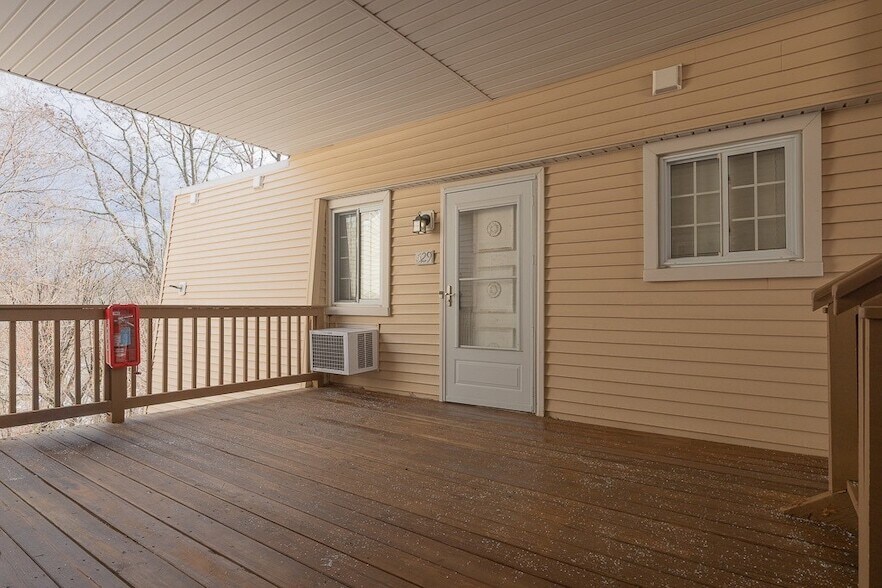 Foto del edificio - 529 Fox Run Ln