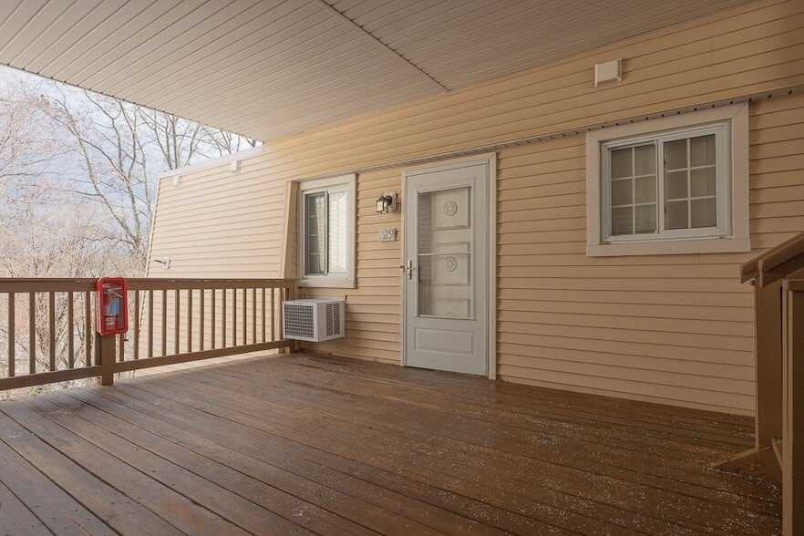 Building Photo - 529 Fox Run Ln