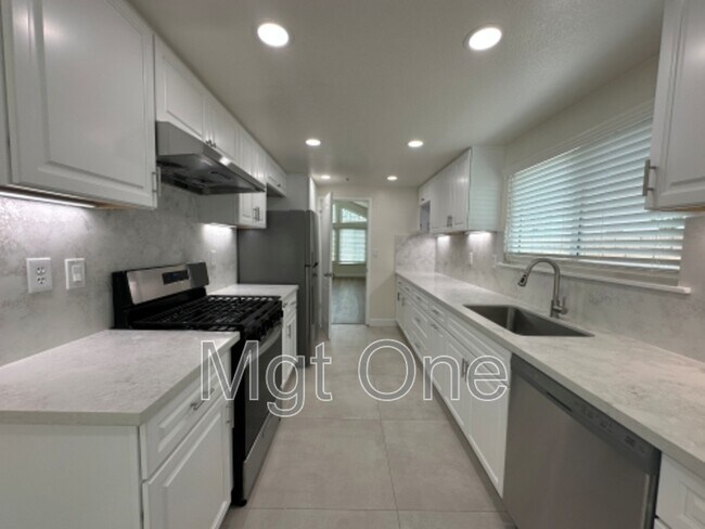 Building Photo - 13524 Auburn Ct