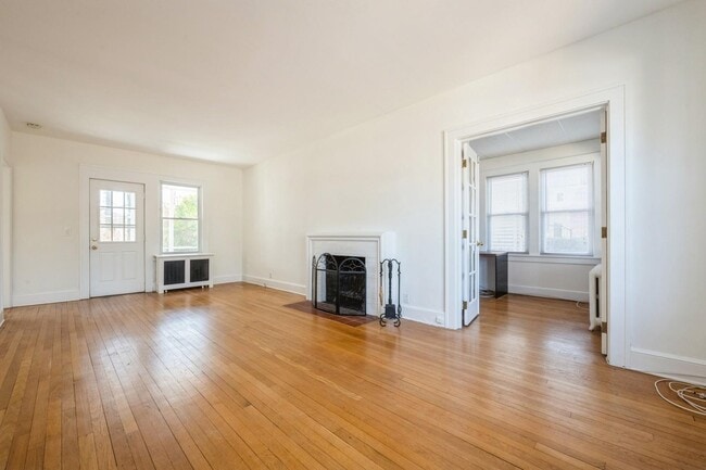 Building Photo - 130 Soundview Rd