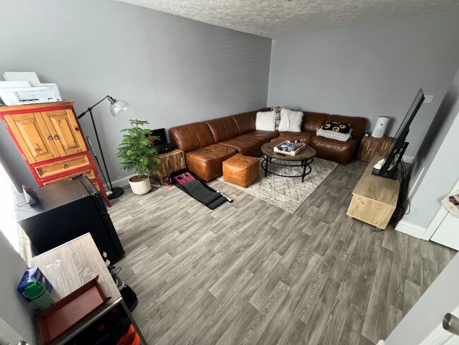 Foto del edificio - 345 McVey Rd