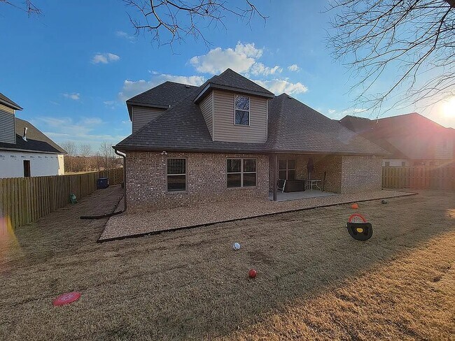 Building Photo - 4202 SW Plumley Ave