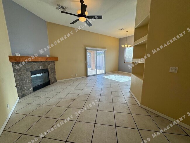 Foto del edificio - HALF OFF FIRST MONTH'S RENT! 4 BEDROOM 2.5 BATHROOM HOME