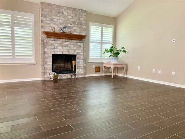 Building Photo - 2926 Pepperwood Dr