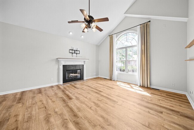 Building Photo - 3569 Southwood Dr