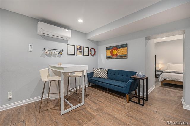 Foto del edificio - 1156 Logan St