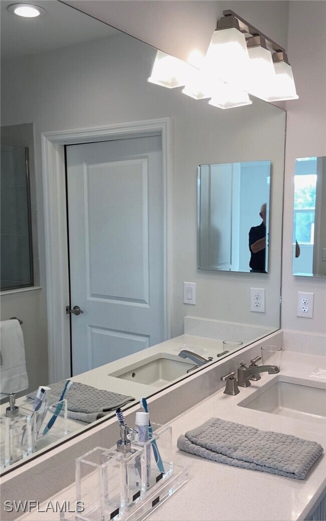 Building Photo - 2555 Seychelles Dr
