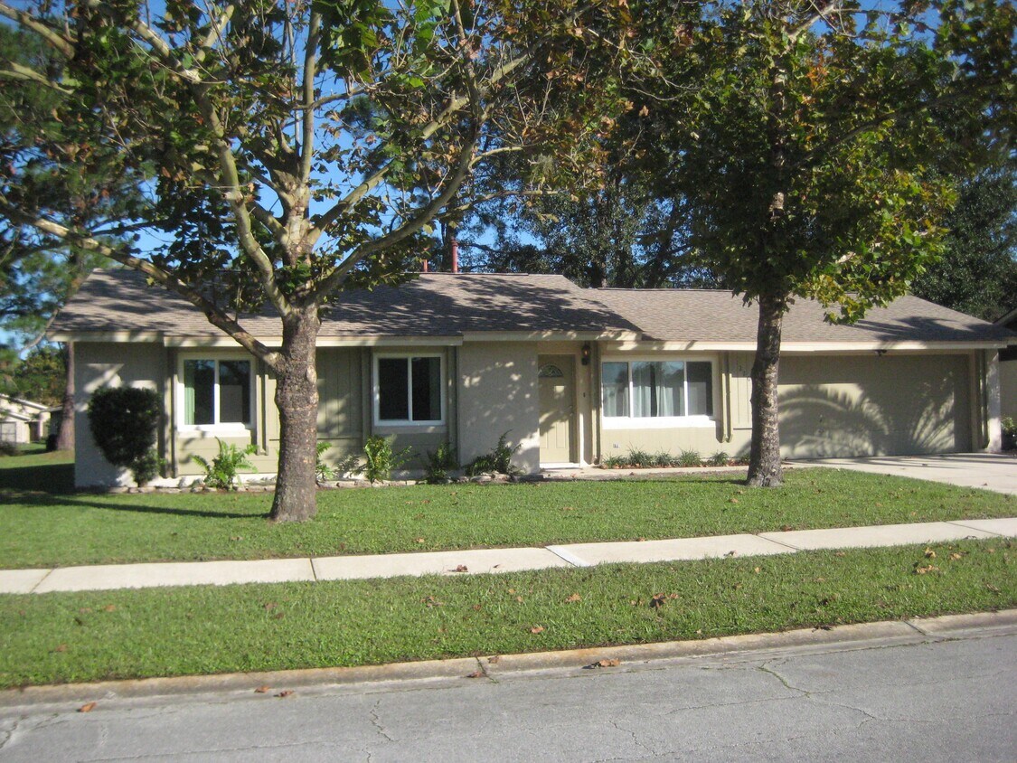 Primary Photo - 220 Harpers Ferry Dr