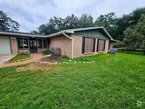Building Photo - 2015 Silver Leaf Dr