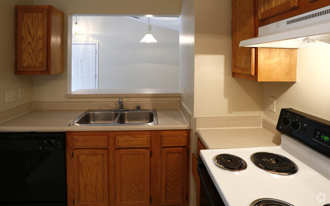 Kitchen - Oxford Hills Apartments