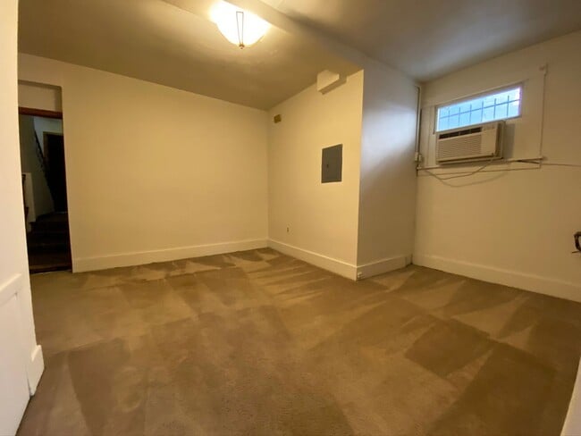 Photo - Great One Bedroom on Fifth Ave in Oakland!... Apartment