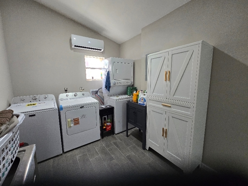 Building Photo - 5316 N Knox Ave