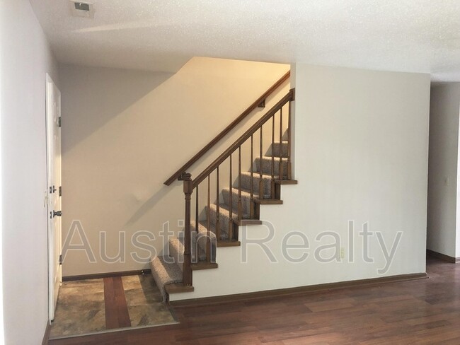 Building Photo - 271 Carmel Woods Dr