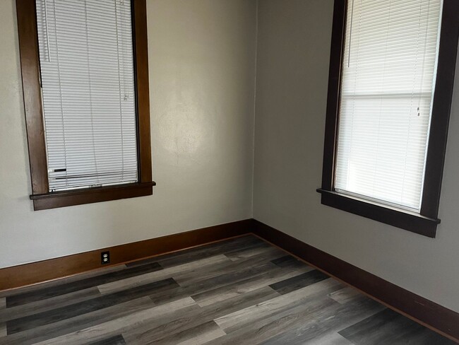 Building Photo - Welcome to this  charming central located ...