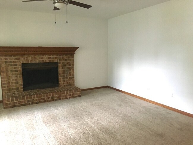 Building Photo - **Beautiful Ranch Home in Etheridge Manor**