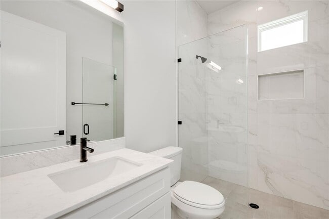 Building Photo - 2725 Bristol Dr