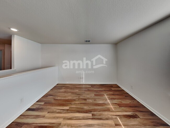 Foto del edificio - 12250 Commander Dr