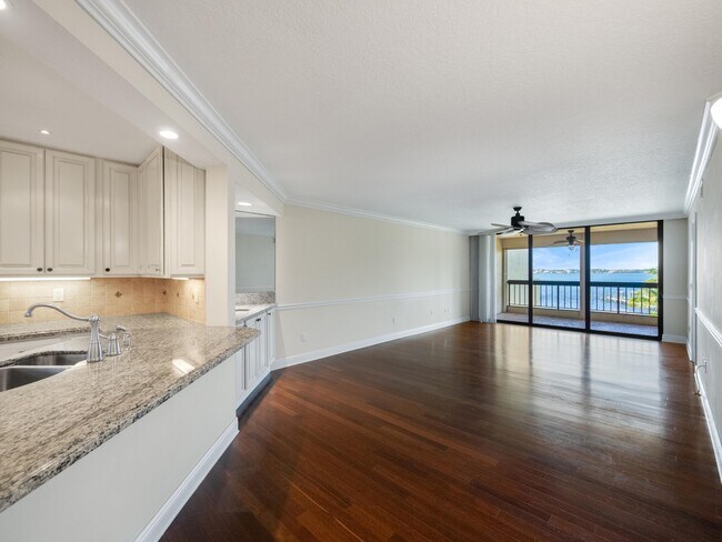 Foto del edificio - 625 NW North River Dr
