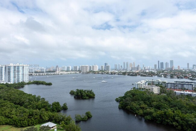 Foto del edificio - 16385 Biscayne Blvd