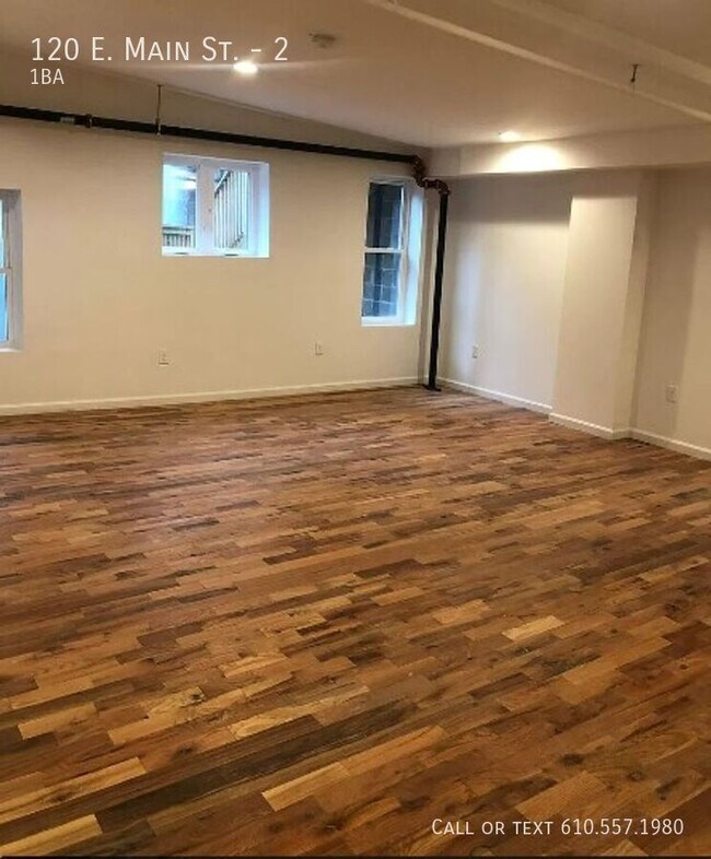 Foto del edificio - 120 E Main St