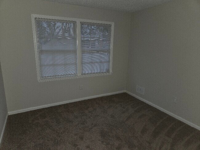 Building Photo - 2114 Apple Valley Rd