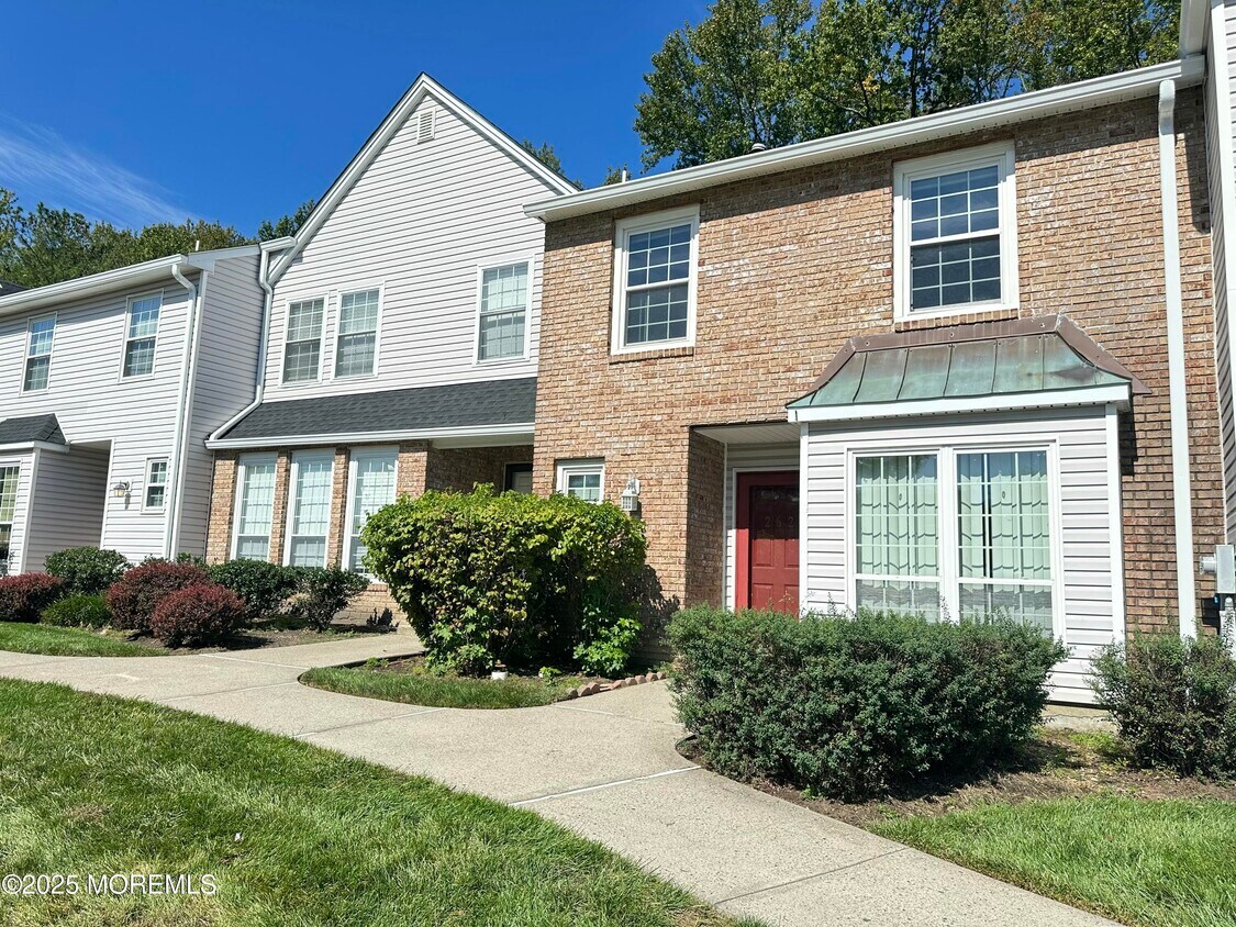 Foto principal - 262 Fairfield Pl