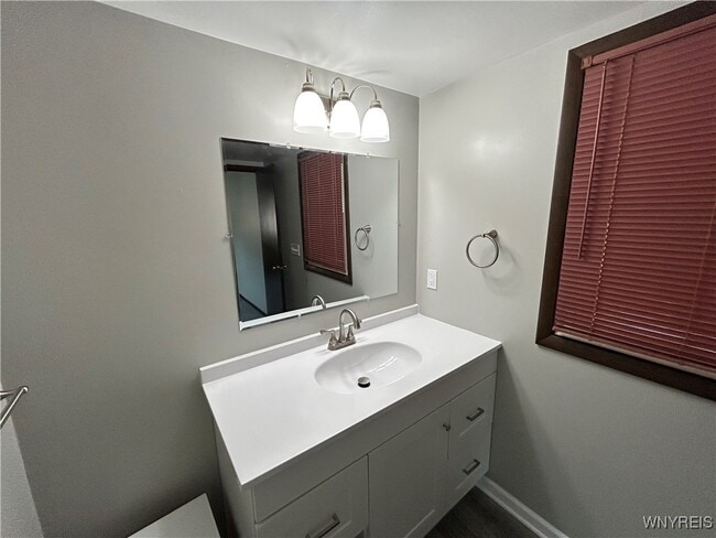 Building Photo - 186 Peppertree Dr