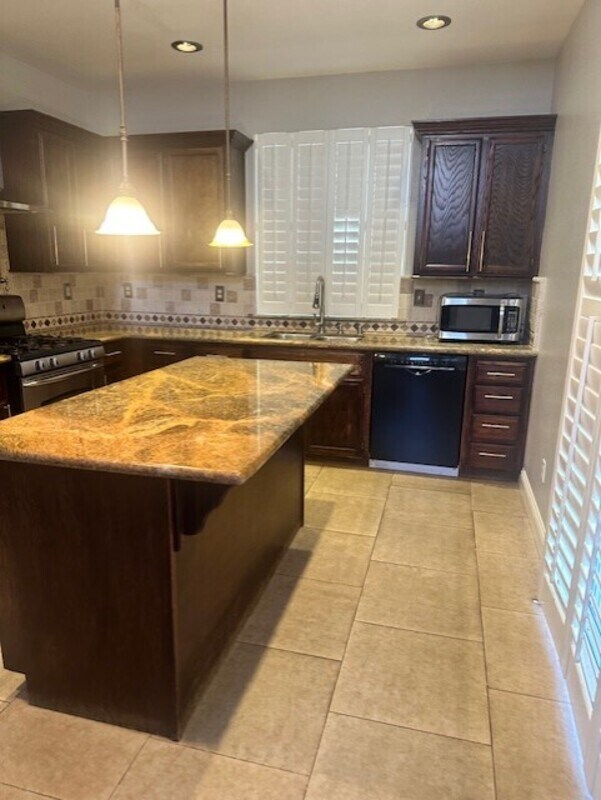 Foto del edificio - 4712 Brookside Cir