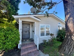 Building Photo - 2054 Marion Ave