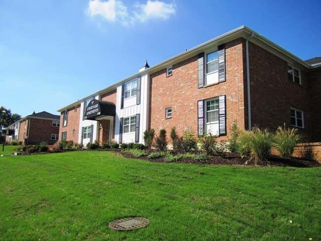 Building Photo - Courtyard Apartments