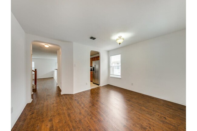 Building Photo - 331 Lucille
