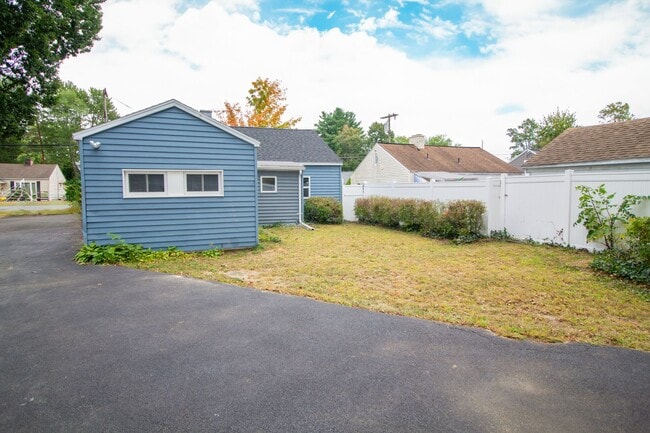 Building Photo - Remodeled Ranch Available