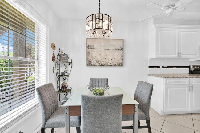 Building Photo - 5910 Via Delray Blvd
