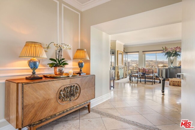 Building Photo - 10727 Wilshire Blvd