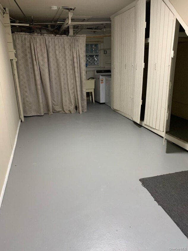 Building Photo - 12 Forest Row