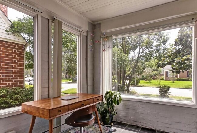 Sunny office next to foyer - 316 E 55th St