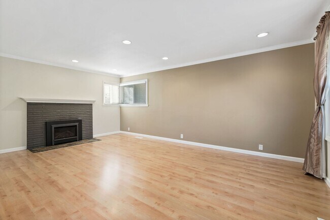 Building Photo - 3bd/2ba Seattle Home