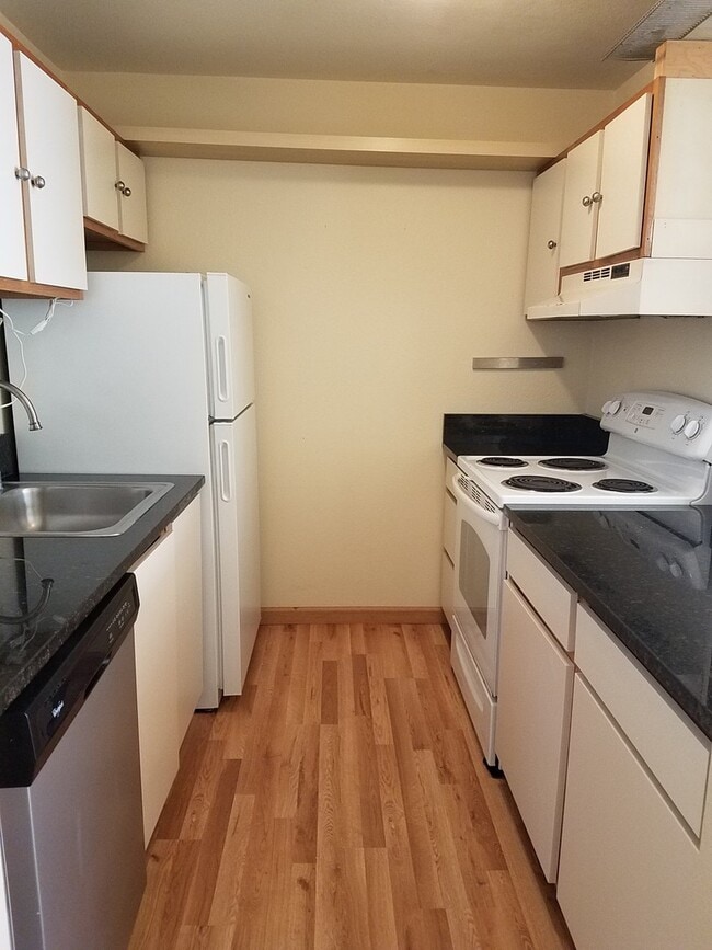 Building Photo - 800 N Allen Pl