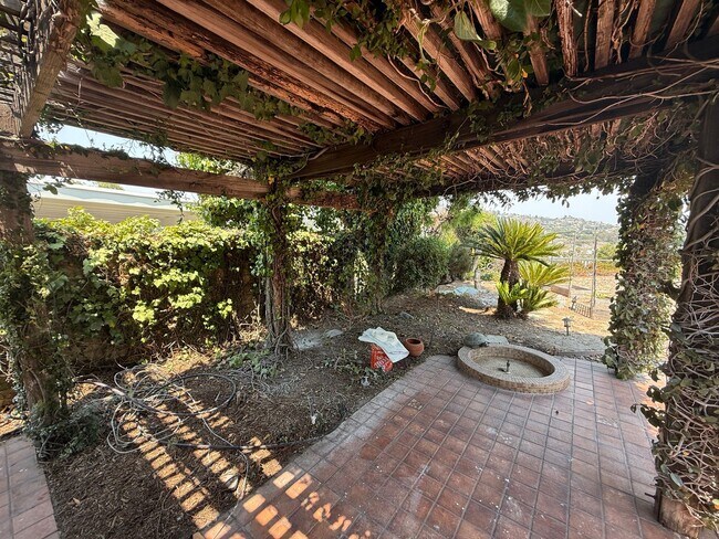 Foto del edificio - Minutes from Campus with Scenic Overlook Views! 6 Bed!