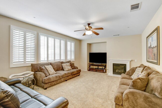Foto del edificio - Coming Soon! Stunning 5/4.5 pool home located in the desirable North Fontana Coyote Canyon area.