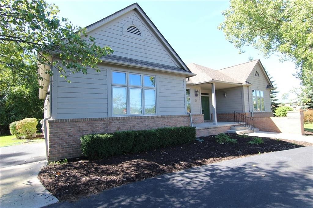 Primary Photo - 26 Rochdale Dr S