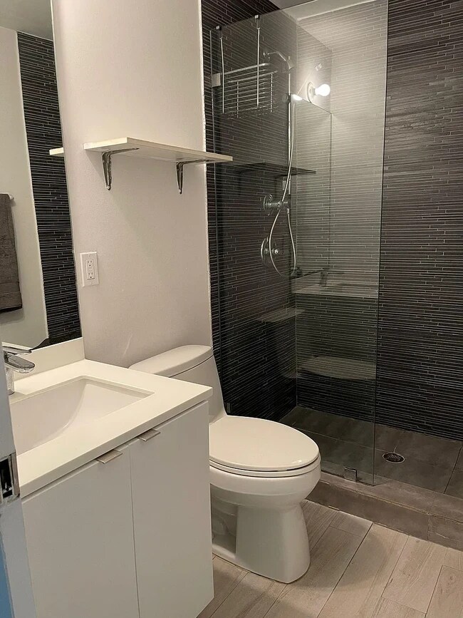 Building Photo - 932 15th St