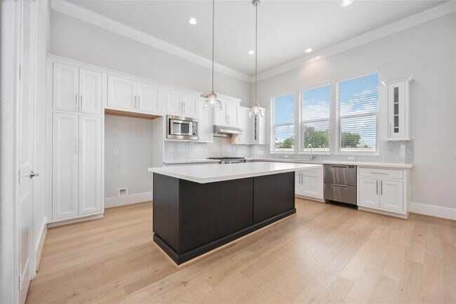 Foto del edificio - 10919 Grove Tree Ln